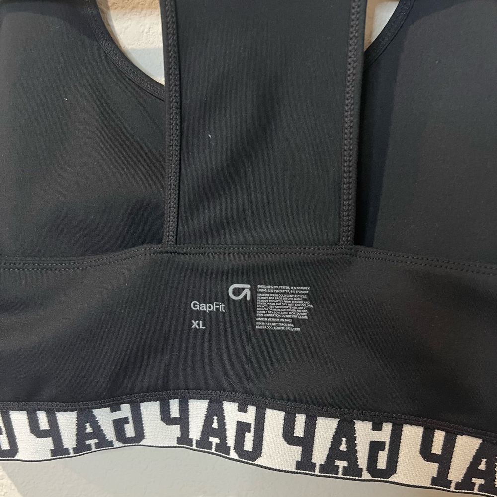 GapFit T-Back Sports Bra Black and White - Picture 9 of 11